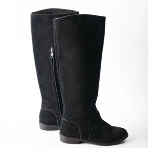 UGGS Knee High Black Suede Boots Like New Condition 
Sz. 7